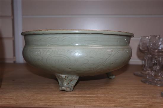 A Chinese Longquan celadon tripod censer, Ming Dynasty diameter 27cm